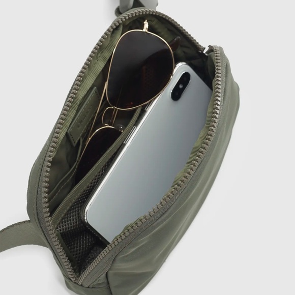 Quince Olive Revive Nylon Belt Bag NWT - Picture 6 of 7